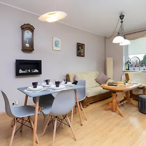 Family With Terrace By Renters Apartament